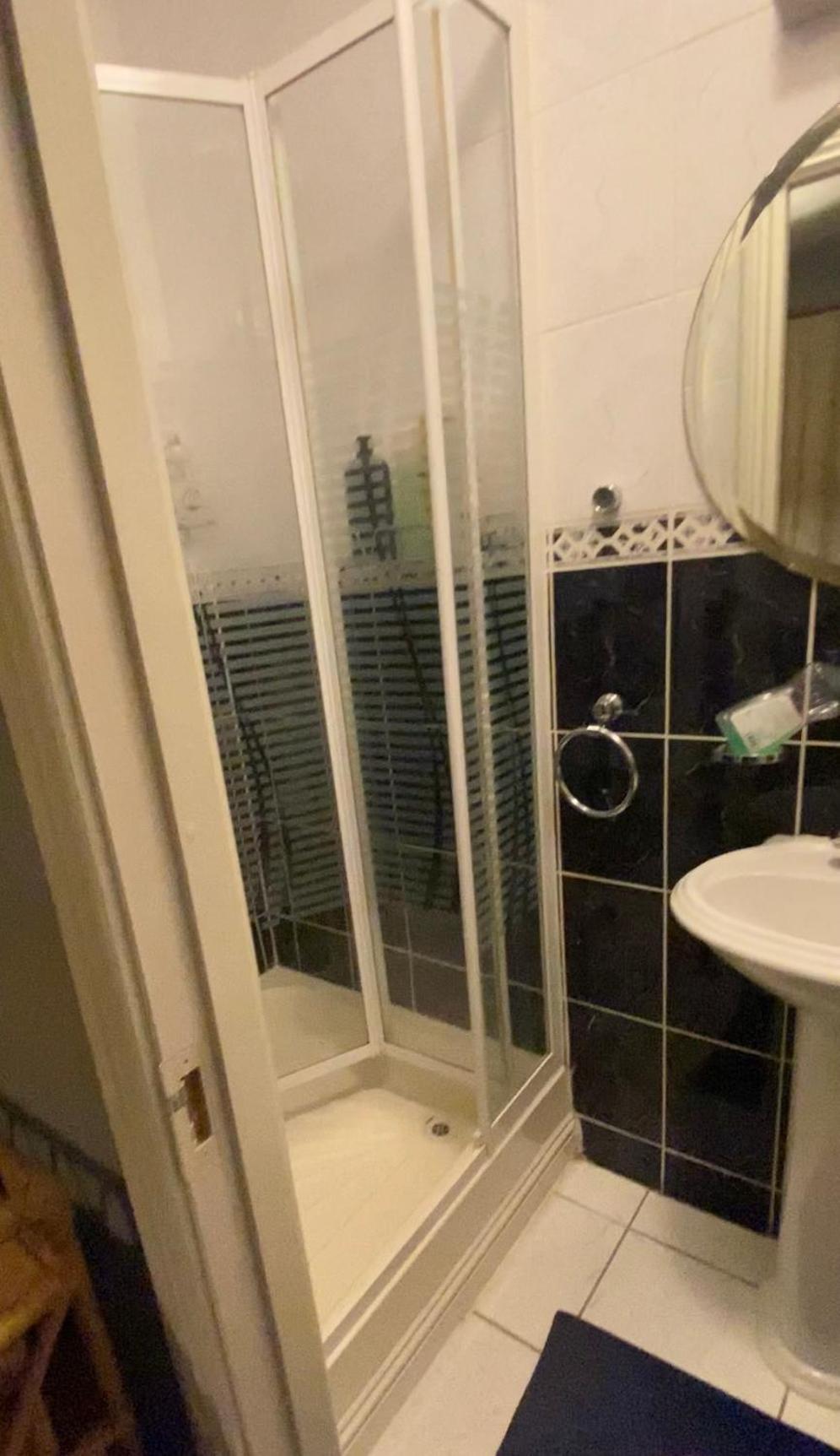 Dorm Room 5-6 People Shared Bathroom Outside Room ダブリン エクステリア 写真